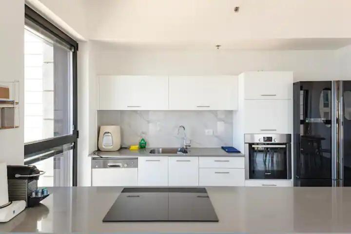 Oַ&O Group- Luxury Apt Tower Best Sea View Bat Jam Zewnętrze zdjęcie