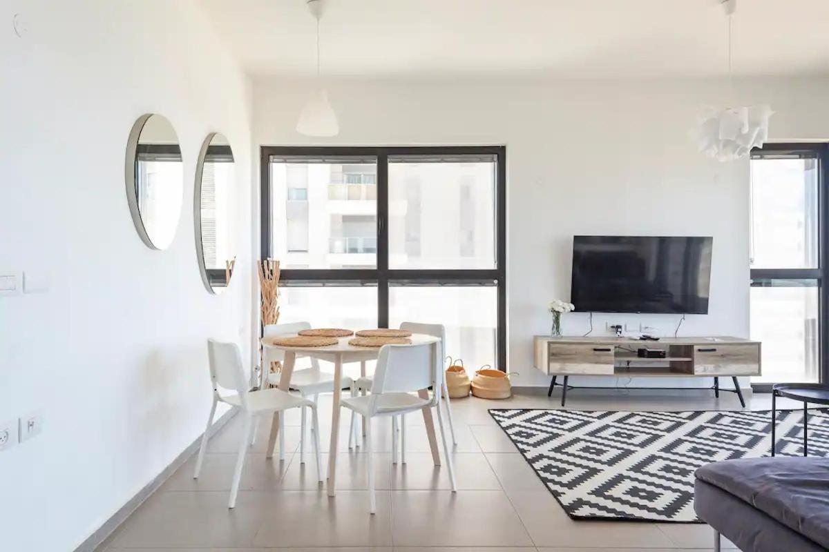 Oַ&O Group- Luxury Apt Tower Best Sea View Bat Jam Zewnętrze zdjęcie